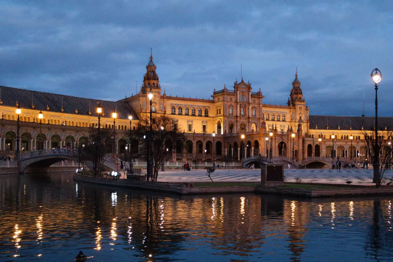 La vida pasaba y yo sentía una nostalgia que no era nostalgia